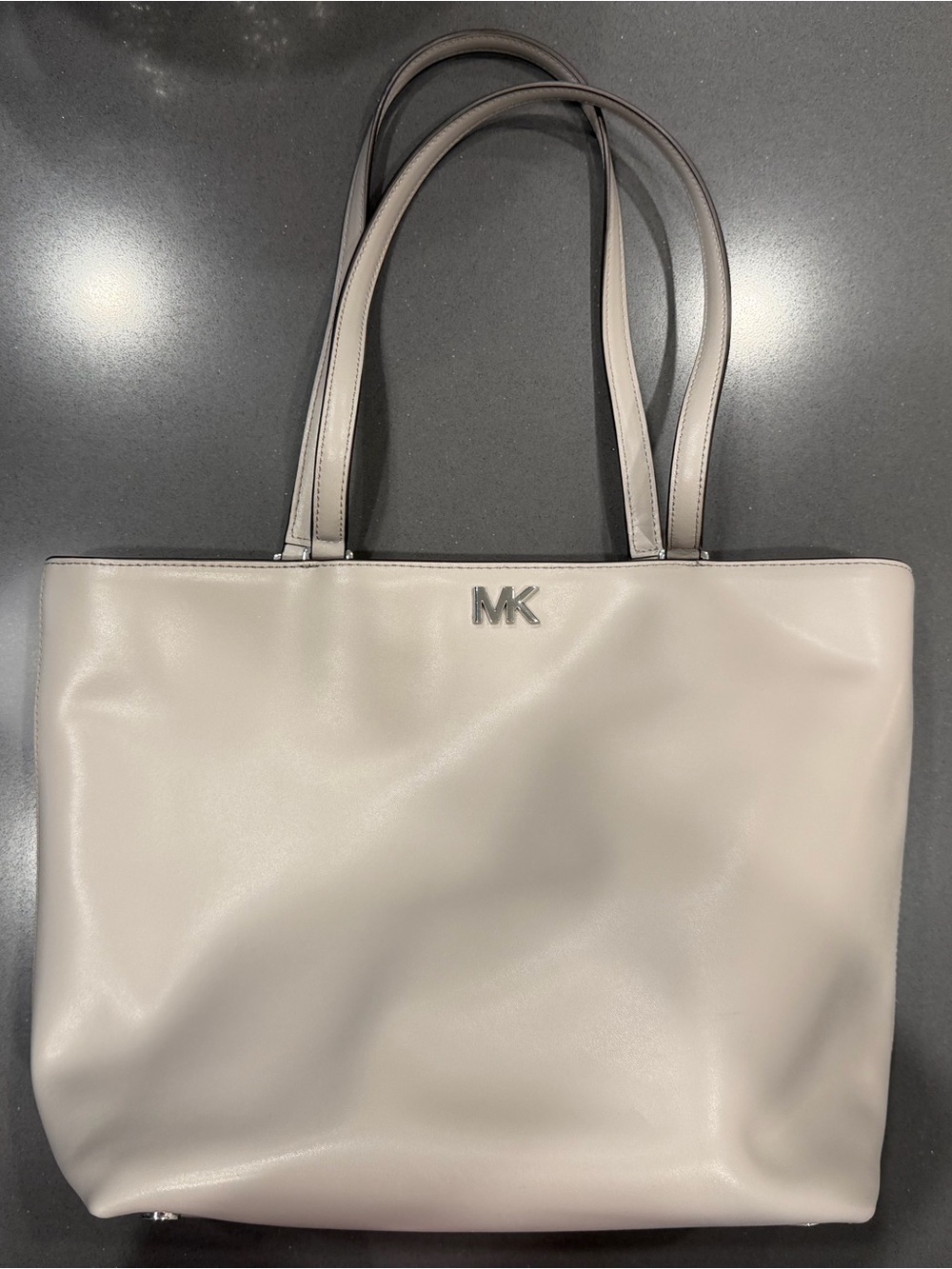 NWT Michael Kors Leather Signature Tote in Pearl Grey